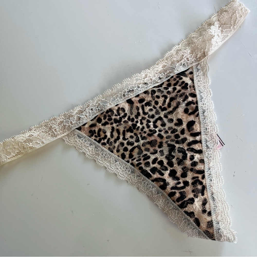 VICTORIA’S SECRET cheetah print lace thong
